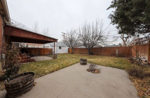 Sugar House House | 9 BEDS/SLEEPS 10+ — ICONIC SUGARHOUSE HOME
