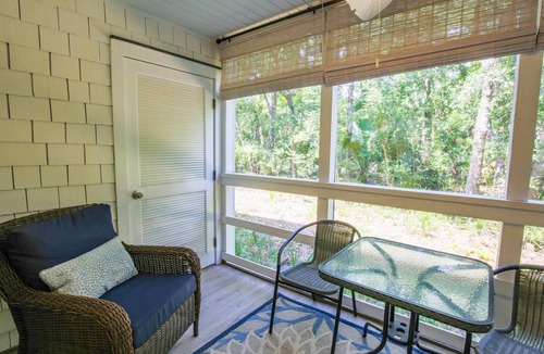 West Beach Village Villa | 90 Seconds to Beach! Fully Renovated Villa with Spacious Kitchen, Gorgeous Finishes & Screened Porch