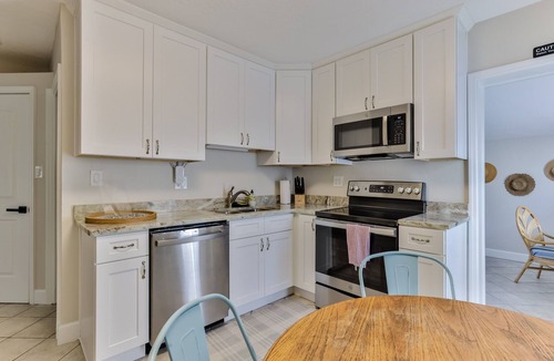Boardwalk House | A 2/1 NSB beachside pool home, steps to Flagler Ave - pets welcome!