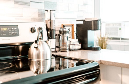 Mill River Apartment | A brick's throw away to Sally's Apizza!