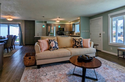 McMinnville House | A Charming Home In Historic McMinnville For Your Family`s Holiday