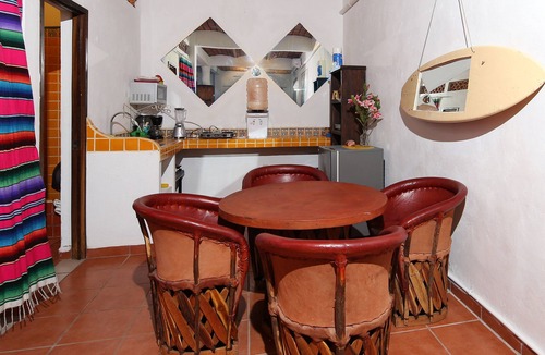 North End Villa | A Family-Event- Reunion-Retreat, w/Pool, beach 100 steps, 4 or 8 bedroom Villa