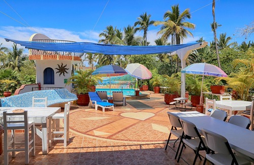 North End Villa | A Family-Event- Reunion-Retreat, w/Pool, beach 100 steps, 4 or 8 bedroom Villa