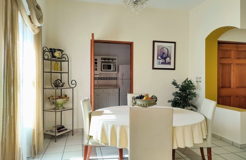 Zacatecas Centro Apartment | A few steps from the Cathedral. Very safe and centrally located. 300Mb WiFi with parking.