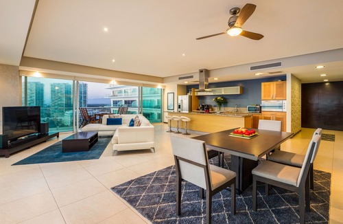 South Hotel Zone Condo | A luxurious beachfront property to delight any traveler's vacation dreams.