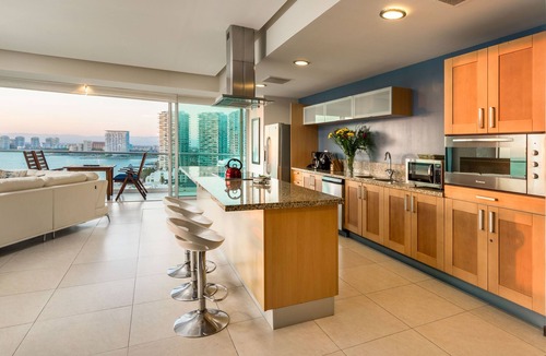 South Hotel Zone Condo | A luxurious beachfront property to delight any traveler's vacation dreams.