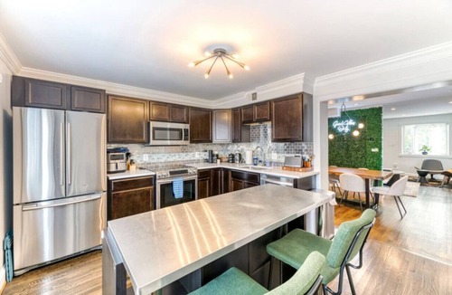 Southeast House | A peaceful 8-guest home nestled beside Fort Dupont Park