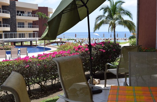 Isla Navidad Condo | A tropical 2 bedroom 2 bathroom resort on the stunning Playa de Coco beach