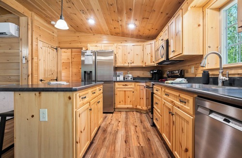 Rangeley Cabin | Abazi Lodge - New log cabin right off Quimby Pond Road!