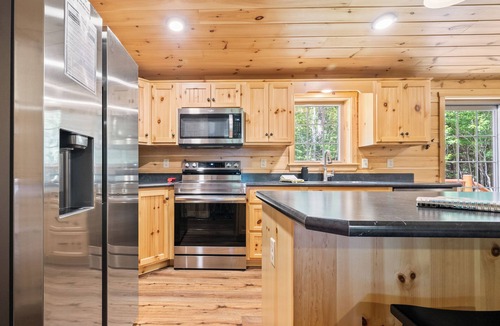 Rangeley Cabin | Abazi Lodge - New log cabin right off Quimby Pond Road!