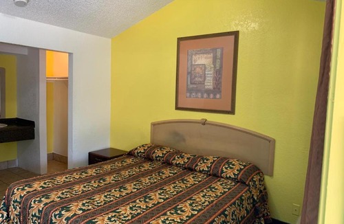 South Arlington Apartment | Abram Inn - Arlington
