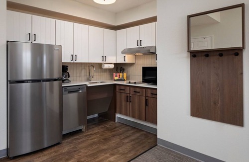 West Bloomington Apartment | Accessible Studio | Free Breakfast, Pool & Hot Tub