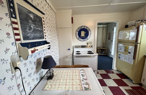 Gearhart House | Adorable Cottage with Americana Theme, in the Heart of Gearhart.