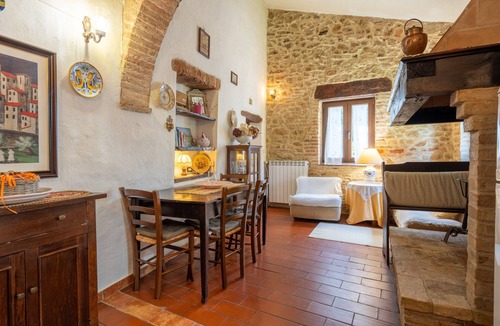 Trequanda Apartment | Agriturismo La Fonte di Trequanda – Il Focolare Apartment with Pool