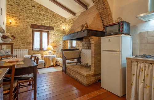 Trequanda Apartment | Agriturismo La Fonte di Trequanda – Il Focolare Apartment with Pool