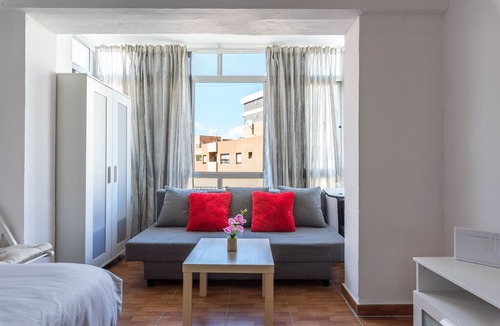La Malagueta Apartment | Air-Conditioned Studio Apartment in Fantastic Location on the Beach with Wi-Fi