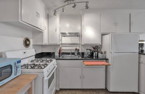 Western Addition Apartment | Alamo Square Treasure