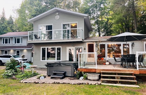 Harcourt Cottage | All-season Lakefront Escape w/4 bedrooms and hot tub