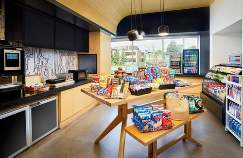 Dorval Hotel | Aloft by Marriott Montreal Airport
