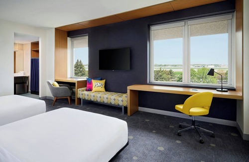 Dorval Hotel | Aloft by Marriott Montreal Airport