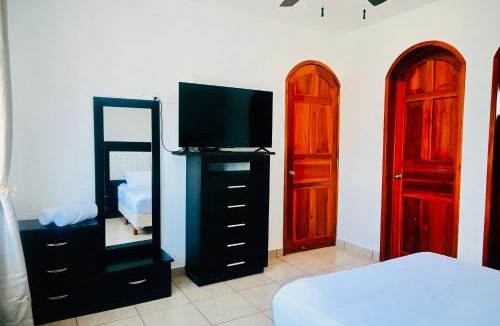 La Gloria House | Alojamiento entero con vista al mar desde terraza y balcón