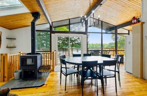 Bala Ski Chalet | Alpine Lake House - Waterfront on Lake Muskoka