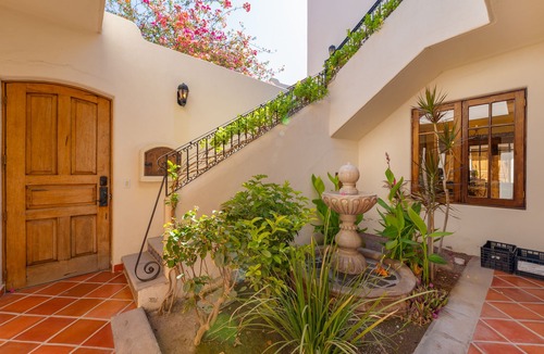 Nopolo House | Amazing 3 Bedrooms & 3 bathrooms home in Founders area.