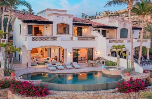 Palmilla Villa | Amazing 5bd Villa Del Mar Villa with Full Staff and Steps from the Beach