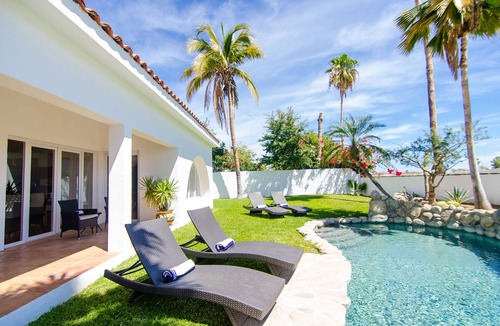 Campo de Golf Fonatur House | Amazing 6,000 sqft house sleeps 10, walk to Beach, Shops and Restaurants