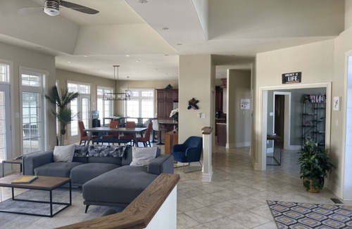 Selwyn House | Amazing custom home with with it's own all season hockey rink.
