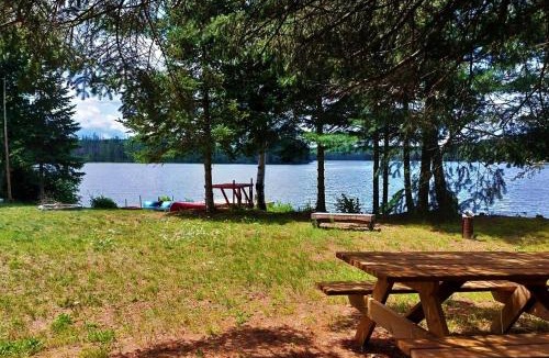 Haliburton House | Amazing Lakefront cottage on Paradise Lake