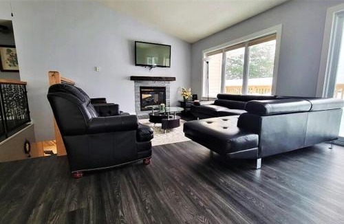 Haliburton House | Amazing Lakefront cottage on Paradise Lake