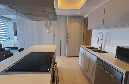 Isla Iguana Apartment | Amazing Loft in the Marina
