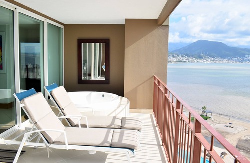 South Hotel Zone Apartment | Amazing oceanfront apartment in Grand Venetian Tower 2000