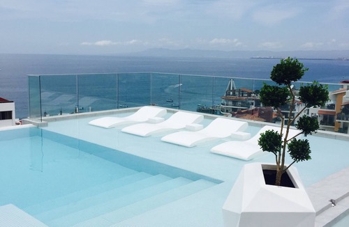 Amapas Condo | Amazing rooftop infinity pool! Ocean view 2 Bed/2 Bath condo. Walk Everywhere