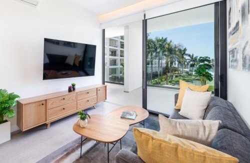 Flamingos Apartment | Amazing &Totally New! Aria Ocean Condo 306 by Kivoya