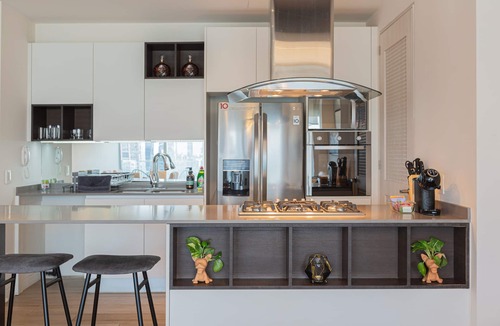 Financial District Apartment | Andares City Views Apt- Shopping & Lifestylenn