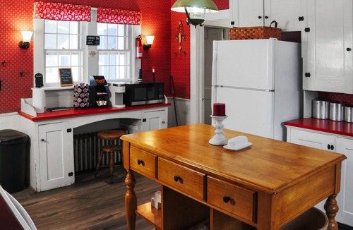 Ledyard House | Antique Farmhouse Getaway - Spacious yard, Casinos