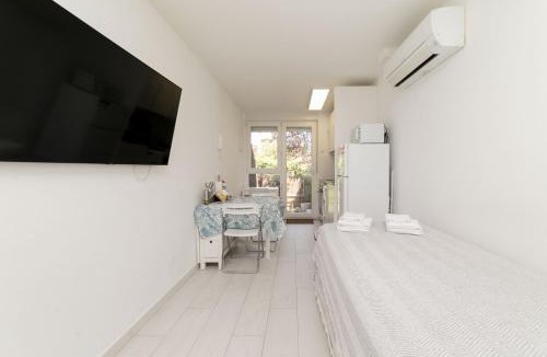 Coslada Apartment | Apartamento con jardín privado