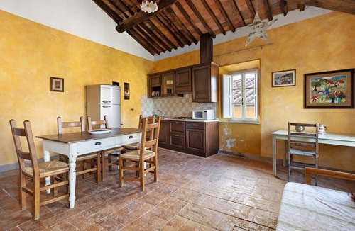 Massarosa Apartment | Apartment 'Appartamento Vescovo' with Shared Pool and Shared Garden