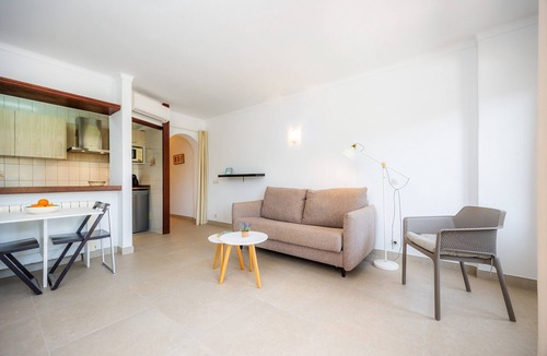 Cala Figuera Apartment | Apartment 'Cala Figuera 1b' with Sea View, Wi-Fi and Air Conditioning