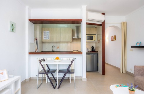 Cala Figuera Apartment | Apartment 'Cala Figuera 1b' with Sea View, Wi-Fi and Air Conditioning