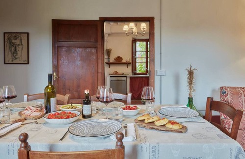 Villabuona Apartment | Apartment 'Casa Sulle Colline for 6 Guests' with Shared Garden, Wi-Fi & Air Conditioning