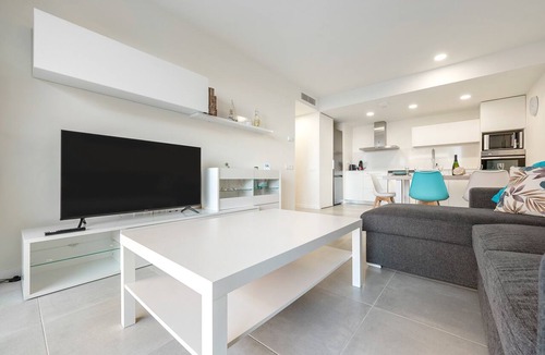 Calafell Apartment | Apartment 'Costa Dorada Perle' with Sea View, Shared Pool and Air Conditioning