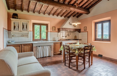 Fucecchio Apartment | Apartment 'Lo Stornello' with Shared Pool, Wi-Fi and Air Conditioning