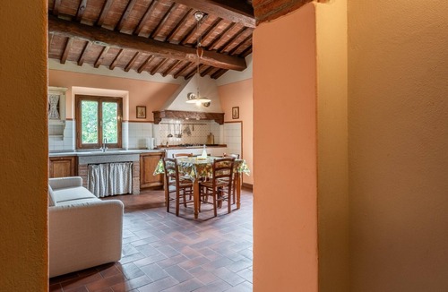 Fucecchio Apartment | Apartment 'Lo Stornello' with Shared Pool, Wi-Fi and Air Conditioning