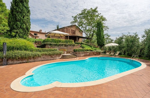 Fucecchio Apartment | Apartment 'Lo Stornello' with Shared Pool, Wi-Fi and Air Conditioning