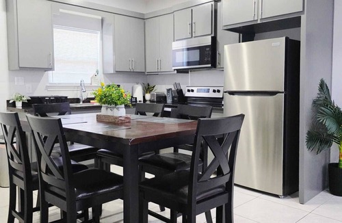 Weslaco Apartment | Apartment with 3 bedrooms 40 minutes from South Padre