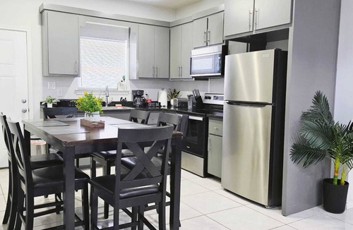 Weslaco Apartment | Apartment with 3 bedrooms 40 minutes from South Padre