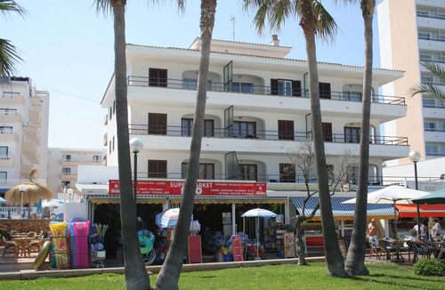 Sant Llorenc des Cardassar Apartment | App. RIGO 1-B(1st floor center, bedroom): Spacious beach apartment, frontal sea view
